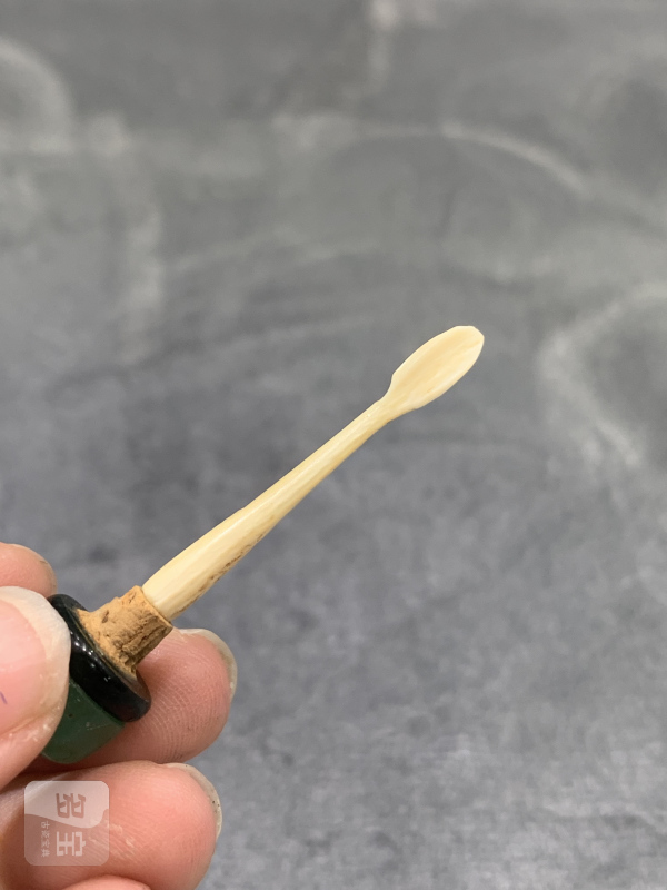 清康熙豇豆红釉鼻烟壶 - 图12
